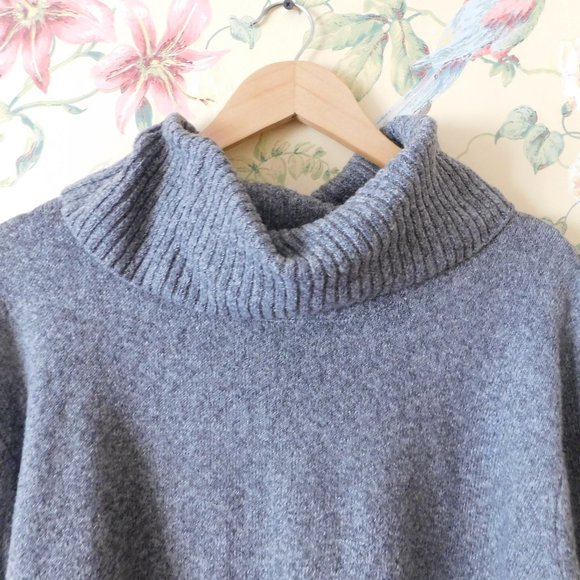🎀 Oversized Gray Turtleneck - Picture 7 of 10